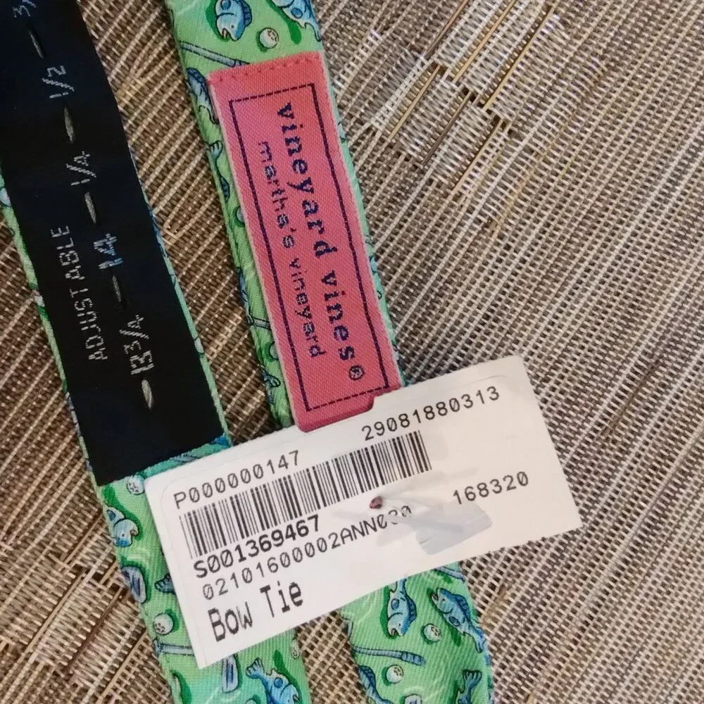 NWT Vineyard Vines Golf/Fish Bowtie 100% Silk Made in USA Green